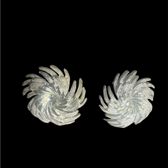Sarah Coventry vintage costume Silver Pinwheel Swirl Earrings Clip On - Picture 1 of 6